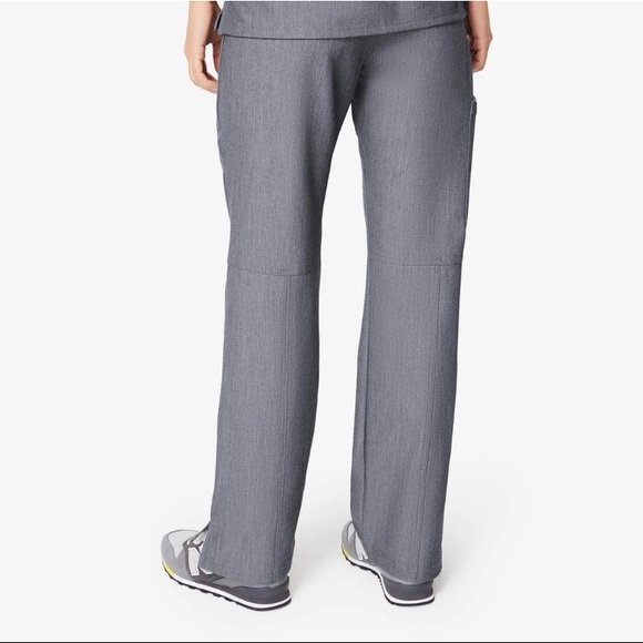Figs Kade Cargo Scrub Pants - Picture 5 of 13